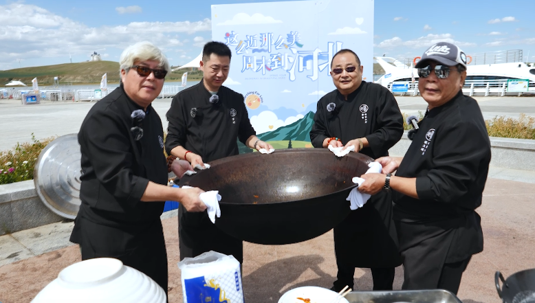 国宴大师老饭骨相聚库伦淖尔现场烹制库伦野生鱼分享厨艺